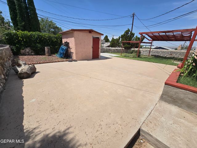 332 Carnival Drive, El Paso, TX 79912