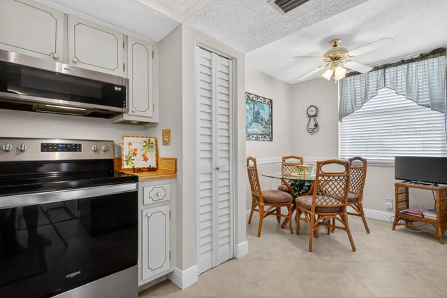 9 Willowbrook Lane 202, Delray Beach, FL 33446