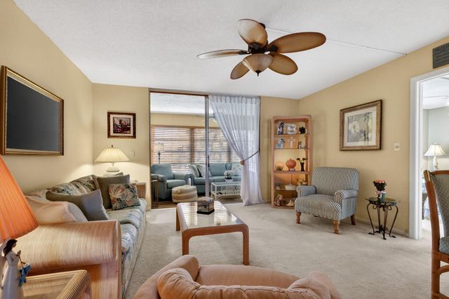 9 Willowbrook Lane 202, Delray Beach, FL 33446