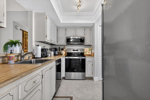 9 Willowbrook Lane 202, Delray Beach, FL 33446