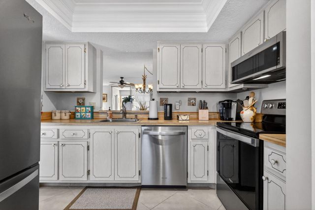 9 Willowbrook Lane 202, Delray Beach, FL 33446