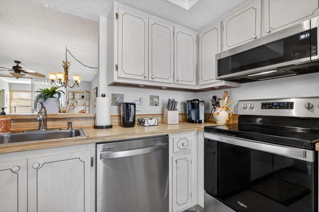 9 Willowbrook Lane 202, Delray Beach, FL 33446