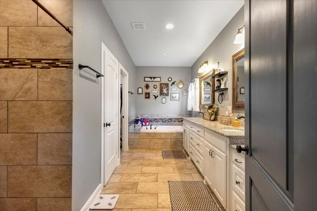 15831 Red Cloud Drive, Lindale, TX 75771