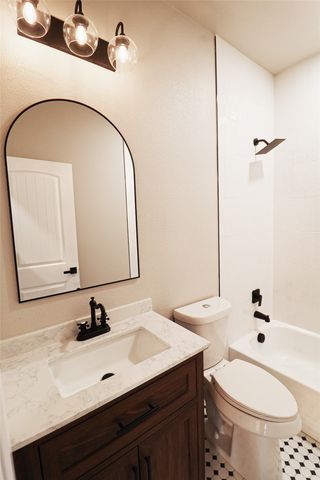 800 County Road 2505, Bonham, TX 75418