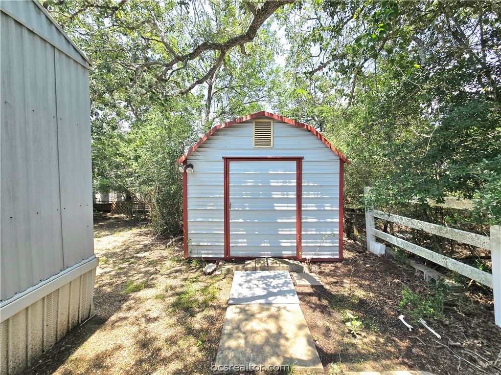 416 Leaning Oak Lane, Somerville, TX 77879 — photo 5