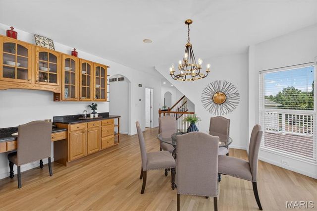 902 Stablefield Court, Creve Coeur, MO 63141