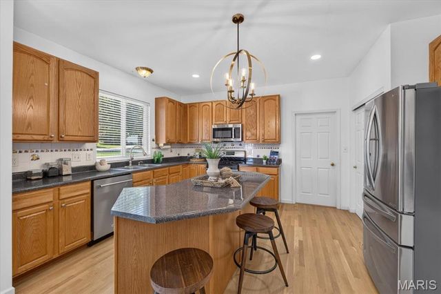 902 Stablefield Court, Creve Coeur, MO 63141