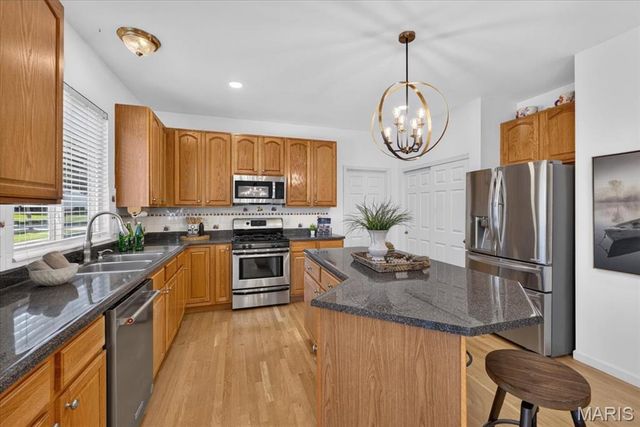 902 Stablefield Court, Creve Coeur, MO 63141