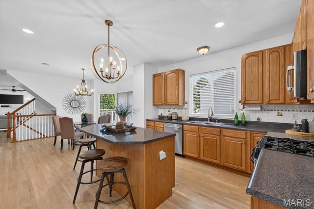 902 Stablefield Court, Creve Coeur, MO 63141