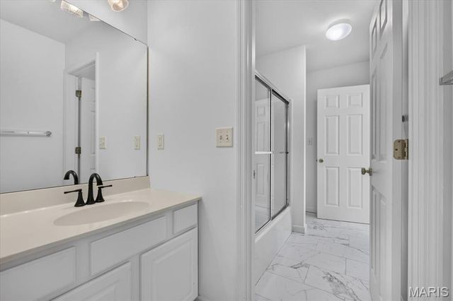 902 Stablefield Court, Creve Coeur, MO 63141
