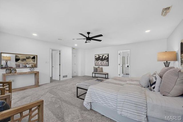 902 Stablefield Court, Creve Coeur, MO 63141