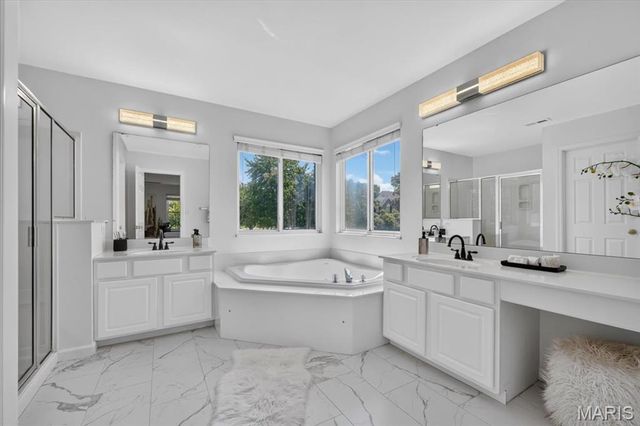 902 Stablefield Court, Creve Coeur, MO 63141