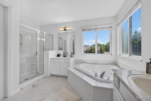902 Stablefield Court, Creve Coeur, MO 63141
