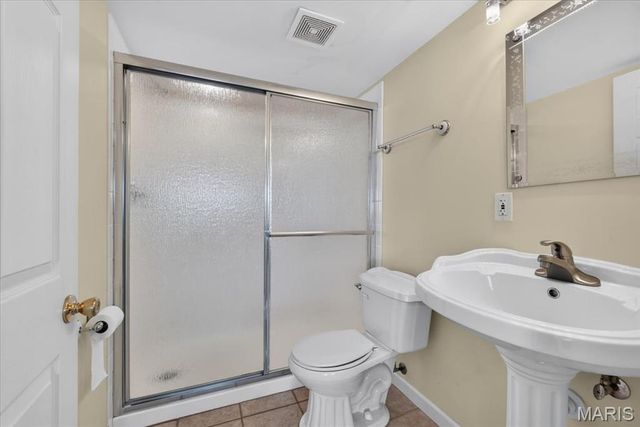 902 Stablefield Court, Creve Coeur, MO 63141