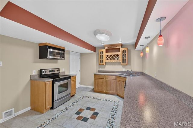 902 Stablefield Court, Creve Coeur, MO 63141