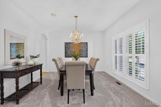 902 Stablefield Court, Creve Coeur, MO 63141