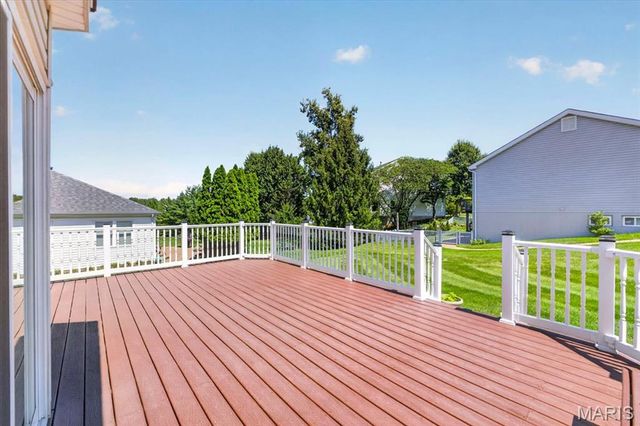902 Stablefield Court, Creve Coeur, MO 63141