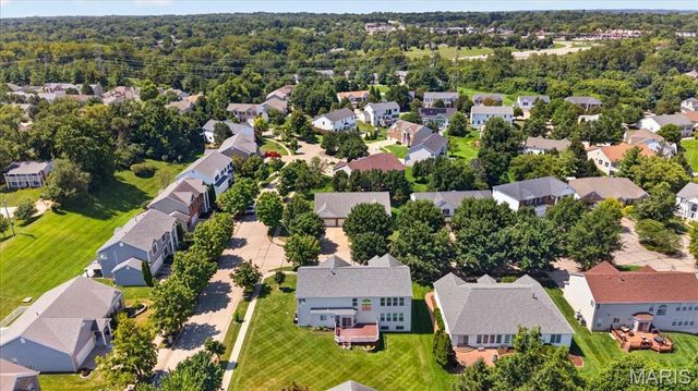 902 Stablefield Court, Creve Coeur, MO 63141