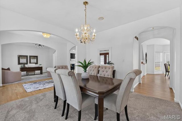 902 Stablefield Court, Creve Coeur, MO 63141