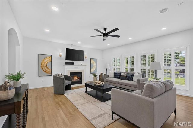 902 Stablefield Court, Creve Coeur, MO 63141
