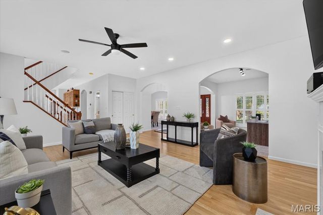 902 Stablefield Court, Creve Coeur, MO 63141