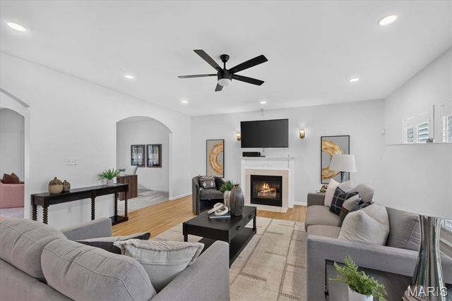902 Stablefield Court, Creve Coeur, MO 63141