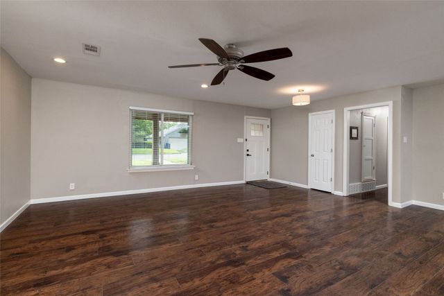 702 Commerce Street, Euless, TX 76040