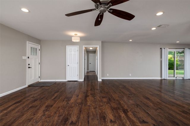 702 Commerce Street, Euless, TX 76040