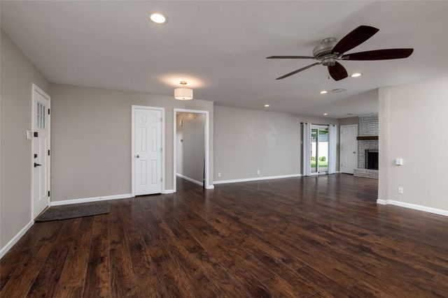 702 Commerce Street, Euless, TX 76040