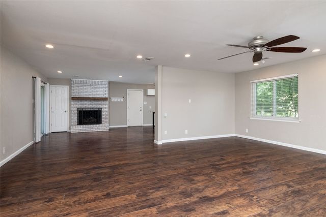702 Commerce Street, Euless, TX 76040