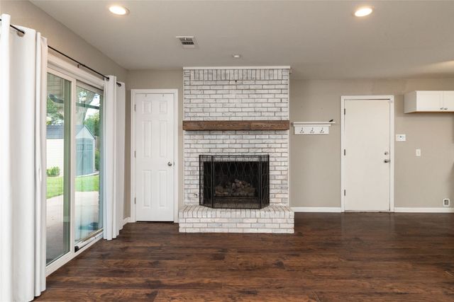 702 Commerce Street, Euless, TX 76040
