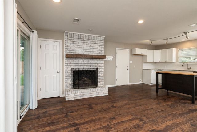 702 Commerce Street, Euless, TX 76040