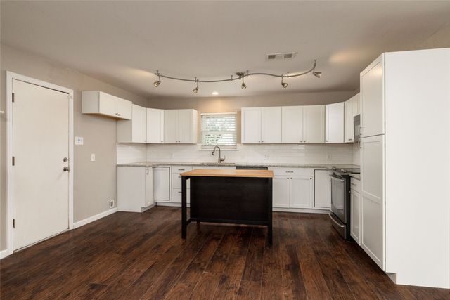 702 Commerce Street, Euless, TX 76040