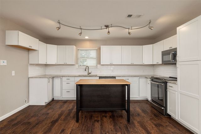 702 Commerce Street, Euless, TX 76040