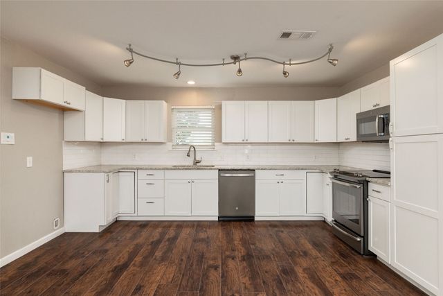 702 Commerce Street, Euless, TX 76040