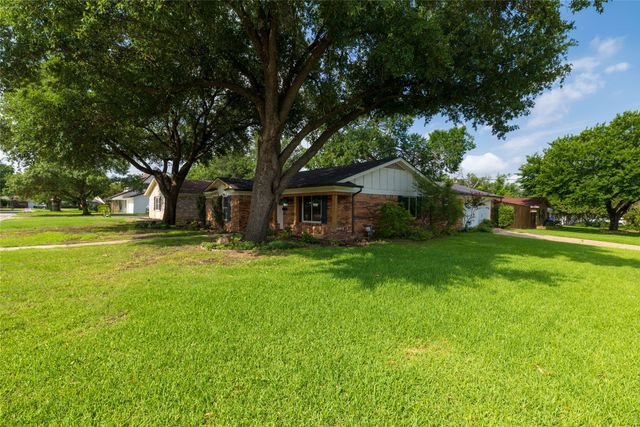 702 Commerce Street, Euless, TX 76040