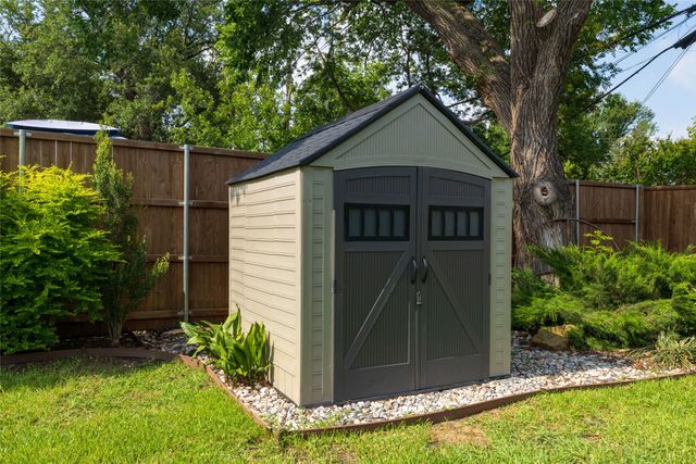 702 Commerce Street, Euless, TX 76040