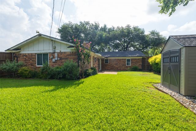 702 Commerce Street, Euless, TX 76040