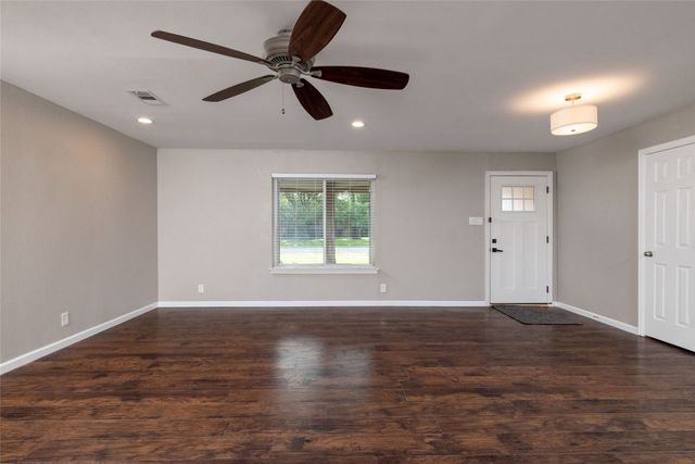702 Commerce Street, Euless, TX 76040
