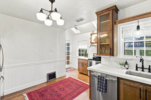 2324 S Jefferson St, Spokane, WA 99203