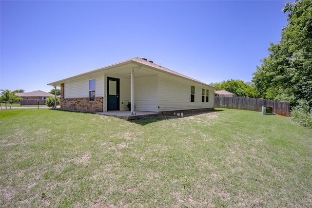 819 Twin Lakes Drive, Noble, OK 73068