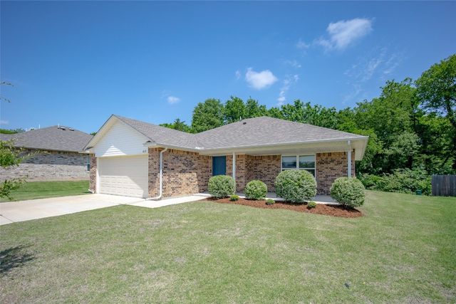 819 Twin Lakes Drive, Noble, OK 73068