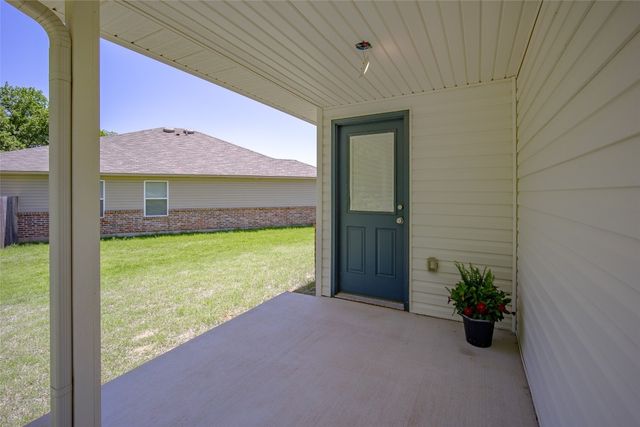 819 Twin Lakes Drive, Noble, OK 73068