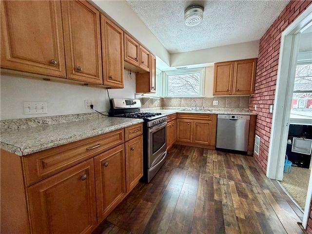 43 Hampton Road, Southport, NY 14904