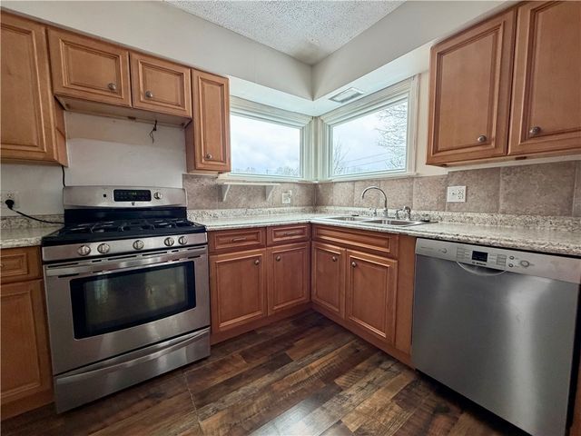 43 Hampton Road, Southport, NY 14904