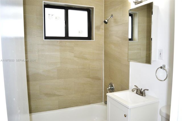 1035 SW 4th St 3, Miami, FL 33130