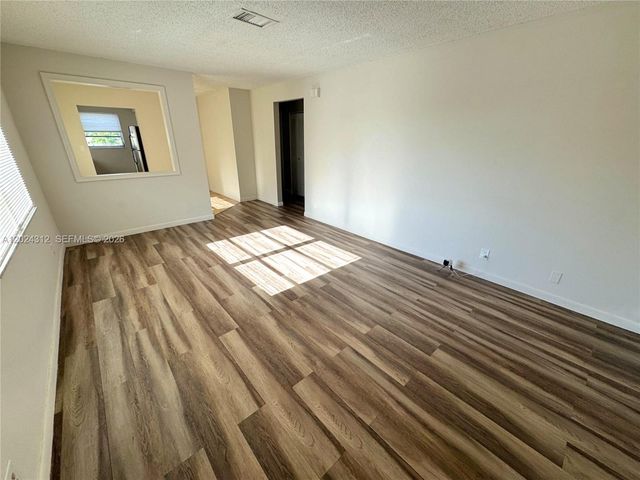 215 NW 25th St 6, Wilton Manors, FL 33311