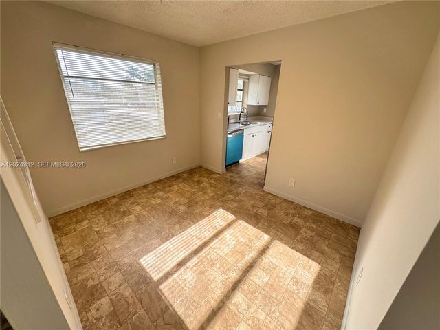 215 NW 25th St 6, Wilton Manors, FL 33311