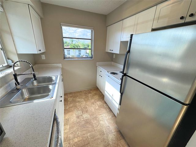 215 NW 25th St 6, Wilton Manors, FL 33311