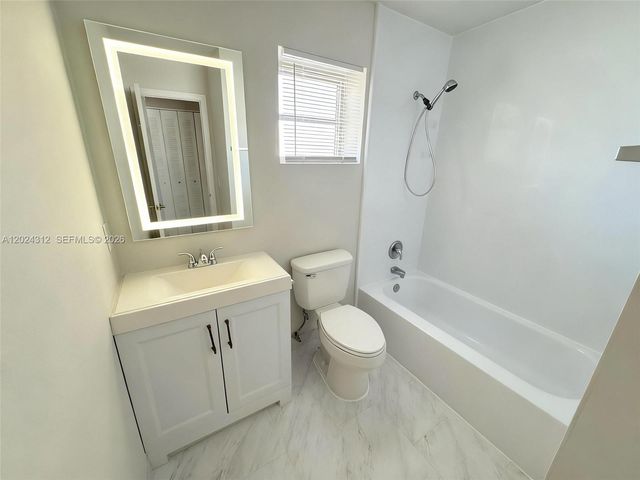 215 NW 25th St 6, Wilton Manors, FL 33311